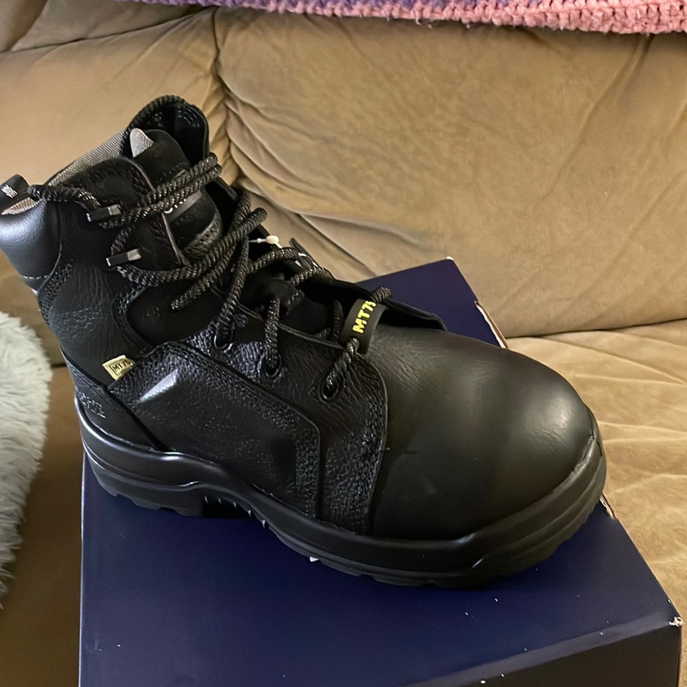 ROCKPORT STEEL TOE WORK BOOTS NWT never been worn